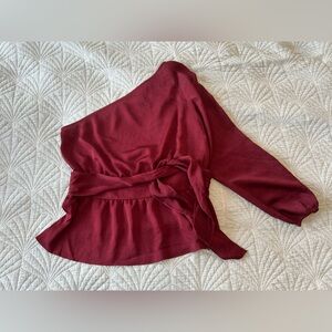 Gorgeous one shoulder burgundy express top